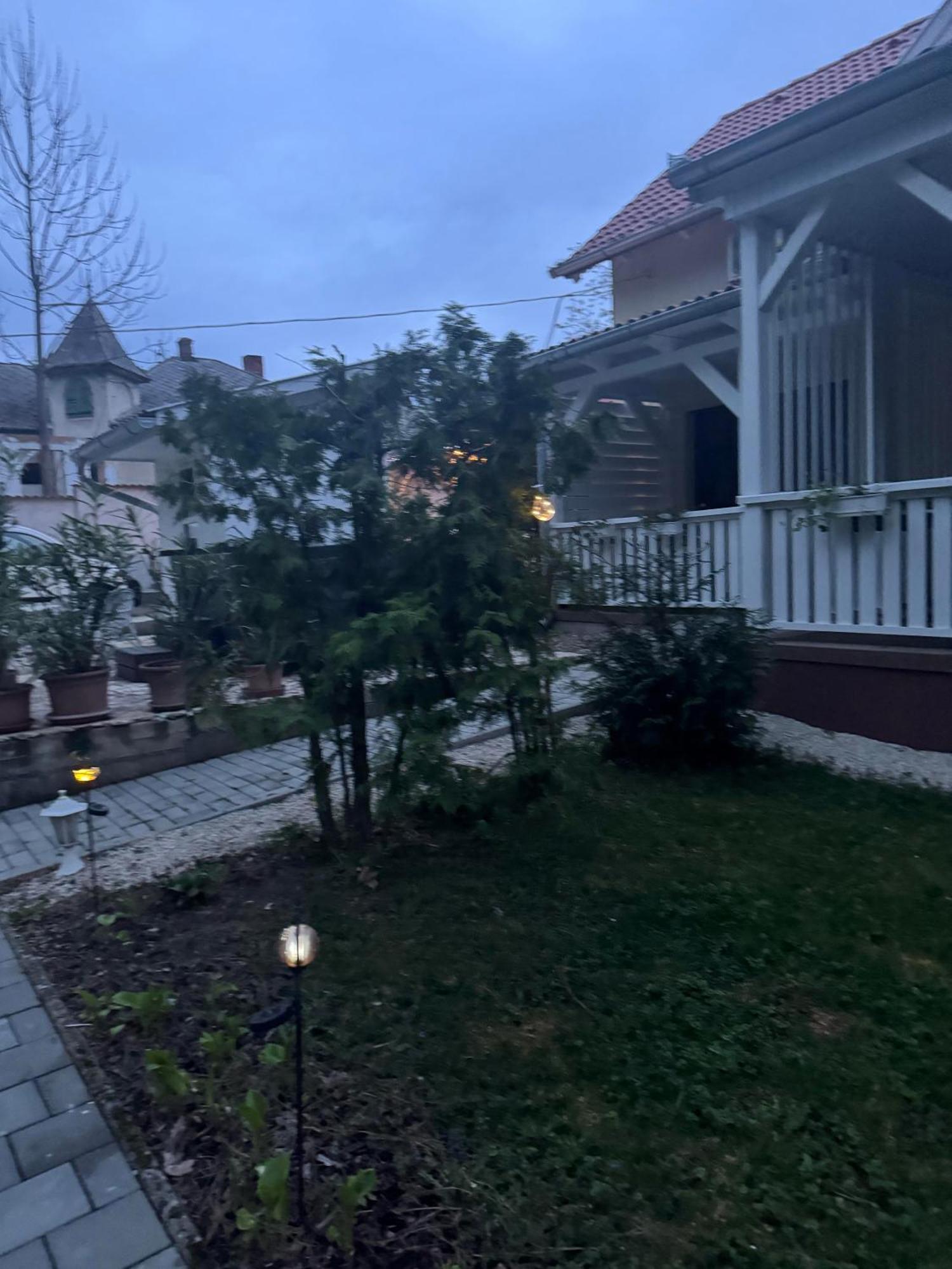 Szem-s Vendégház Balatonszárszó Esterno foto